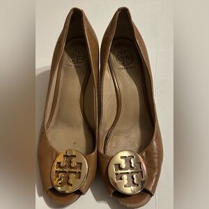 Tory Burch Women's tan Peep-Toe wedge slip on shoes size 5.5
